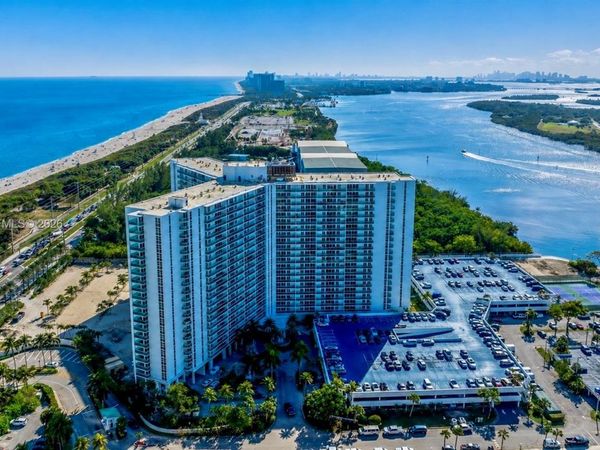 100 Bayview Dr , Unit 2014, Sunny Isles Beach, FL 33160