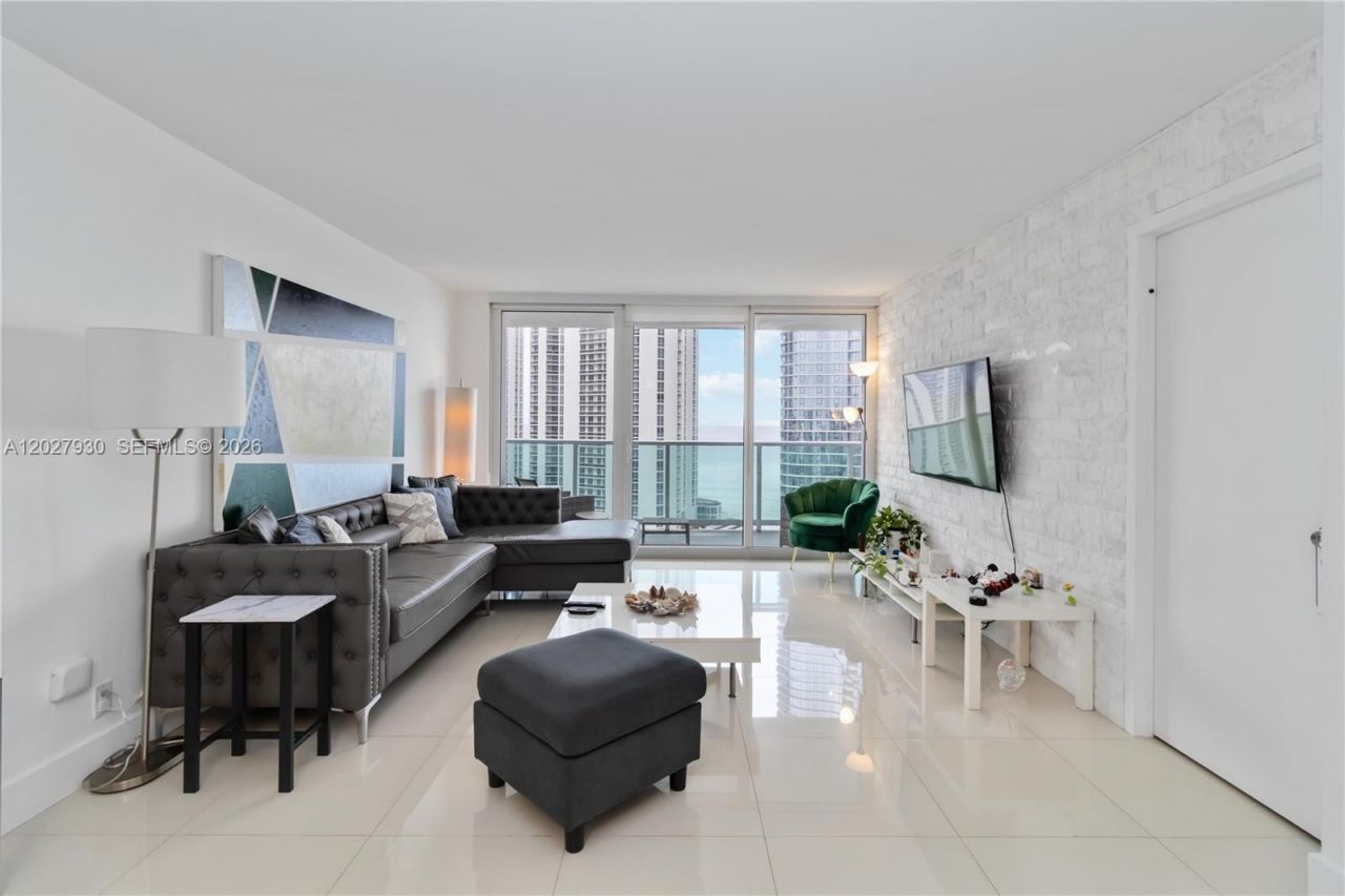 100 Bayview Dr , Unit 2014, Sunny Isles Beach, FL 33160 Photo