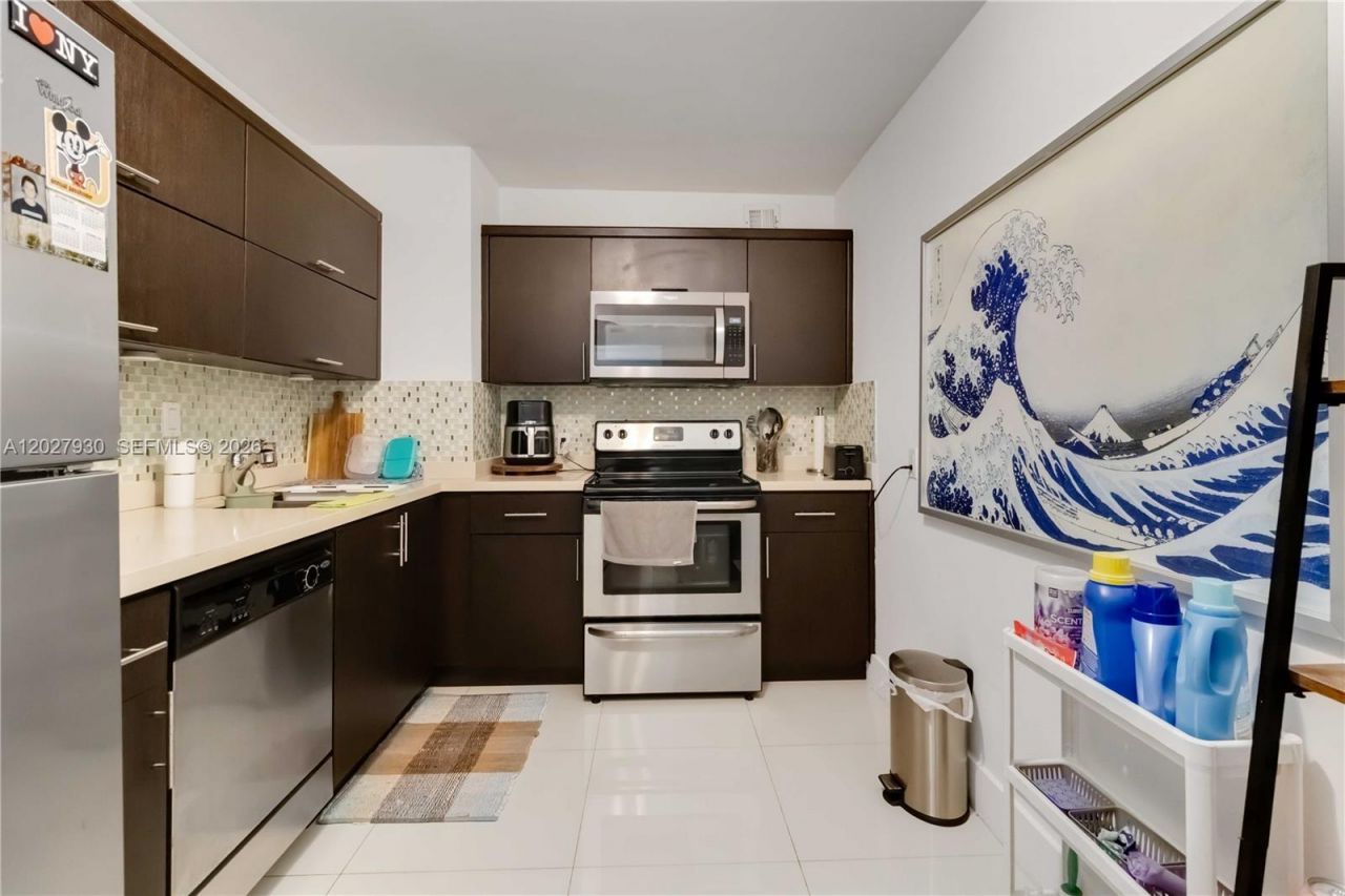 100 Bayview Dr , Unit 2014, Sunny Isles Beach, FL 33160 Photo