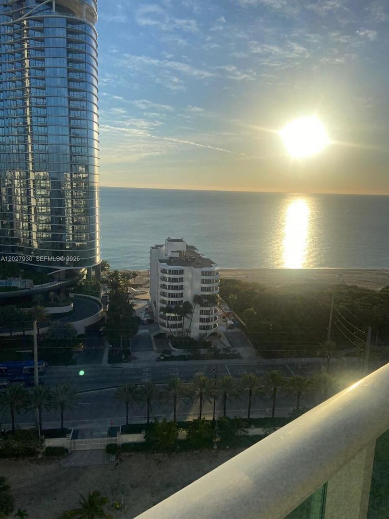 100 Bayview Dr , Unit 2014, Sunny Isles Beach, FL 33160 Photo