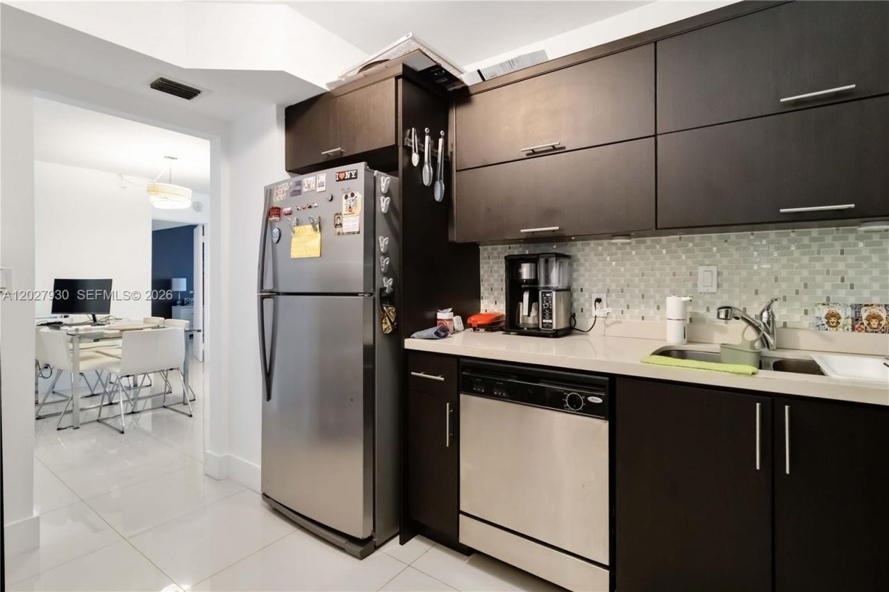 100 Bayview Dr , Unit 2014, Sunny Isles Beach, FL 33160 Photo