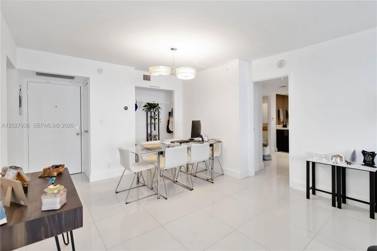 100 Bayview Dr , Unit 2014, Sunny Isles Beach, FL 33160 Photo