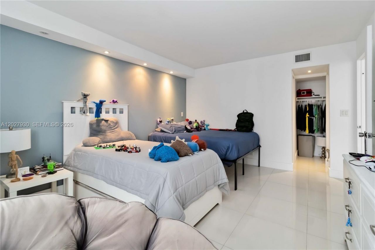 100 Bayview Dr , Unit 2014, Sunny Isles Beach, FL 33160 Photo