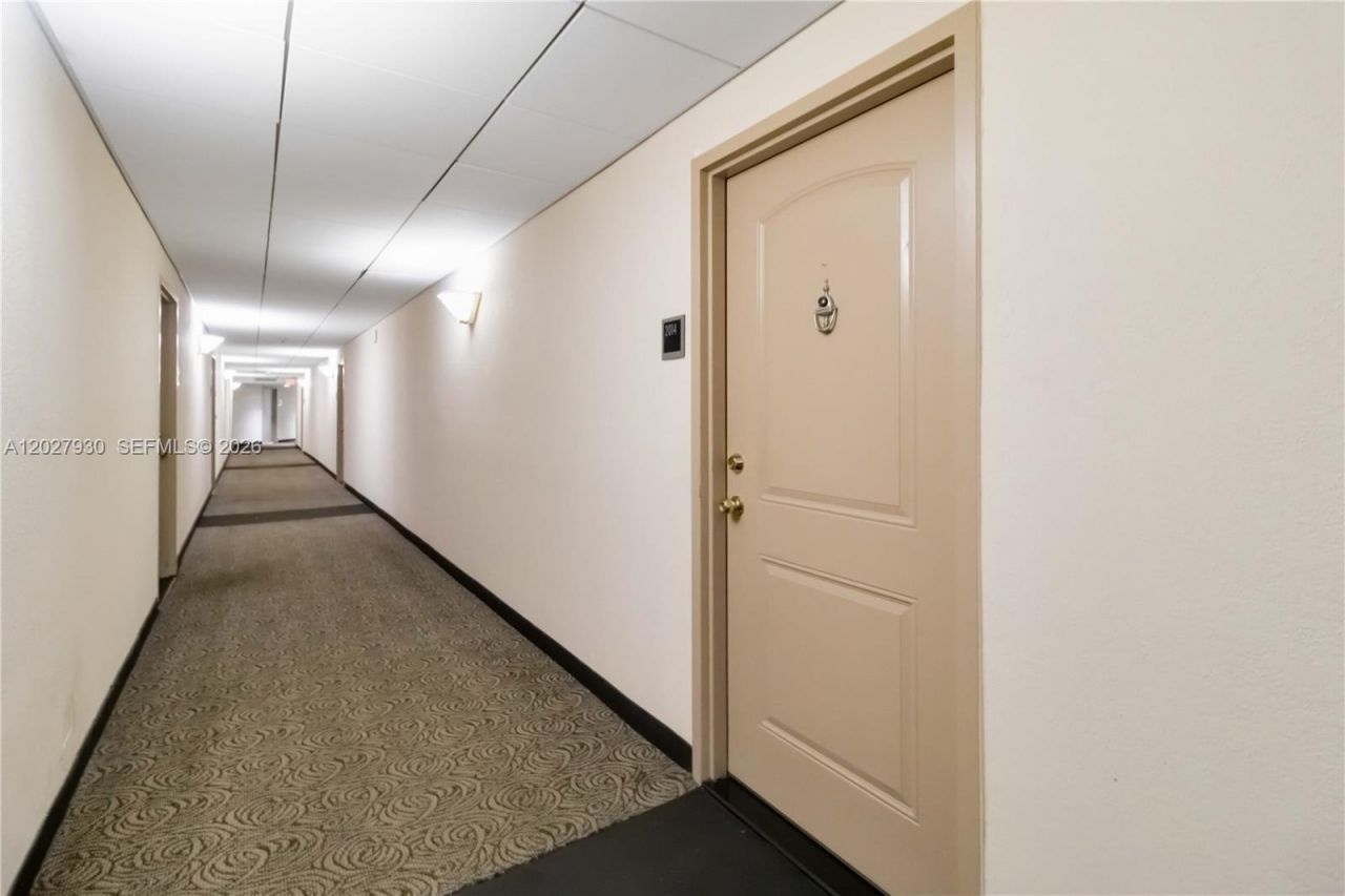 100 Bayview Dr , Unit 2014, Sunny Isles Beach, FL 33160 Photo