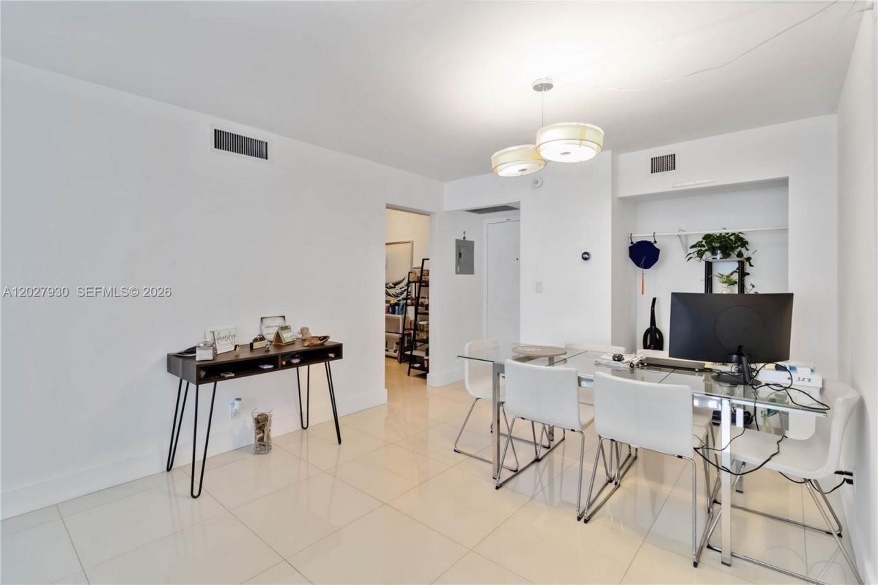 100 Bayview Dr , Unit 2014, Sunny Isles Beach, FL 33160 Photo