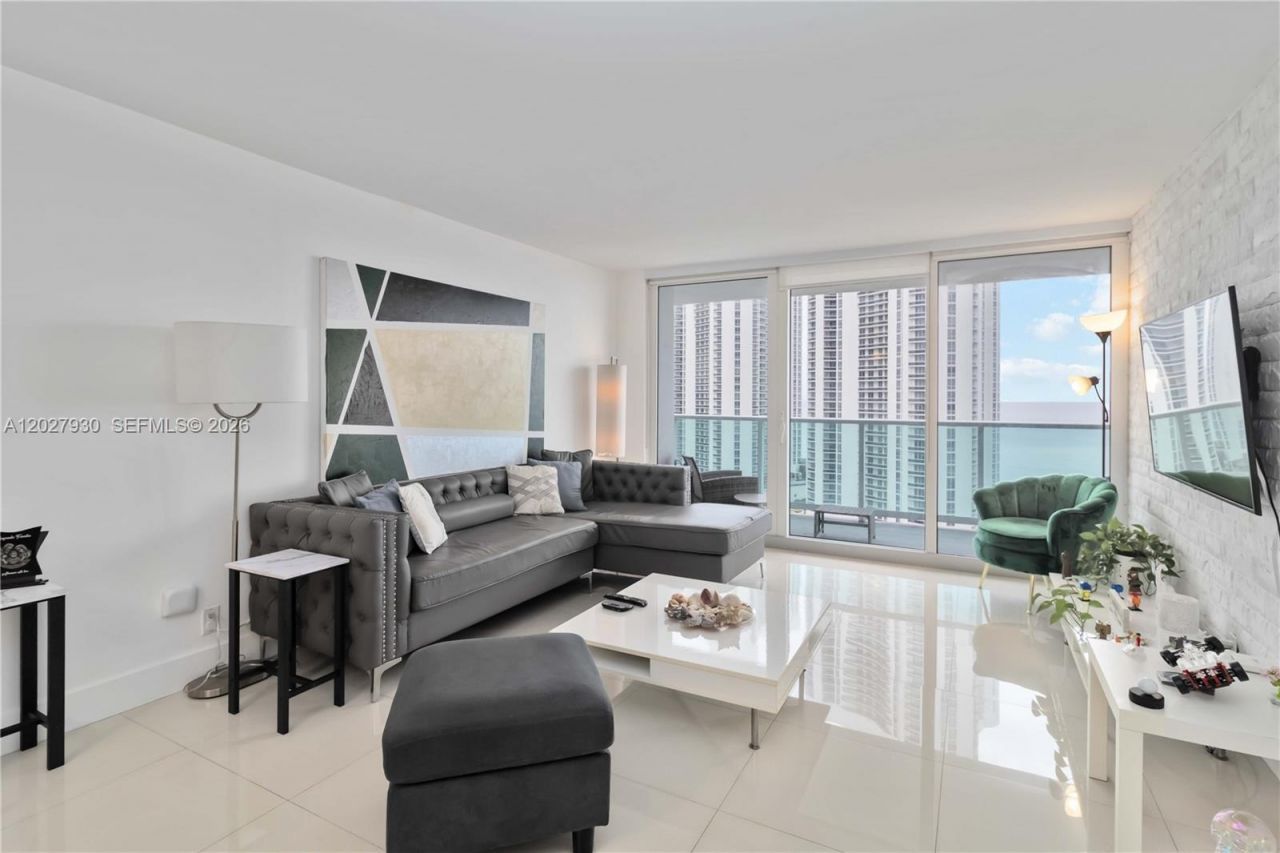 100 Bayview Dr , Unit 2014, Sunny Isles Beach, FL 33160 Photo