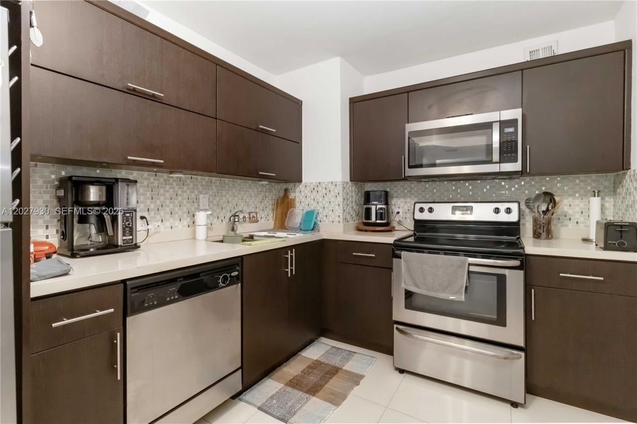 100 Bayview Dr , Unit 2014, Sunny Isles Beach, FL 33160 Photo