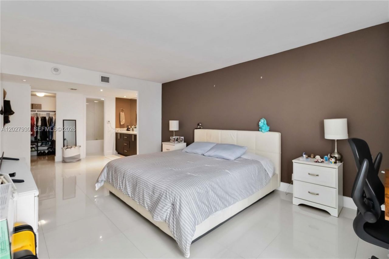 100 Bayview Dr , Unit 2014, Sunny Isles Beach, FL 33160 Photo