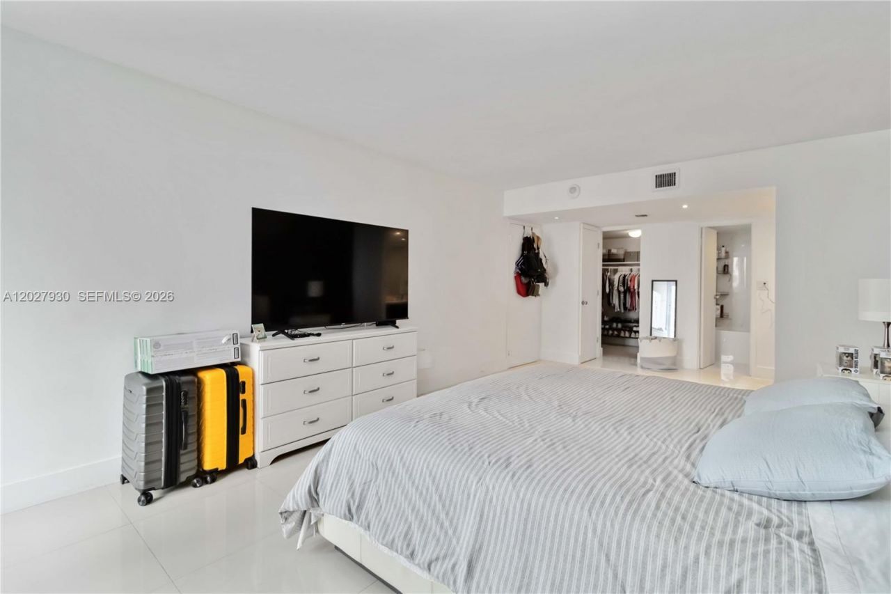 100 Bayview Dr , Unit 2014, Sunny Isles Beach, FL 33160 Photo