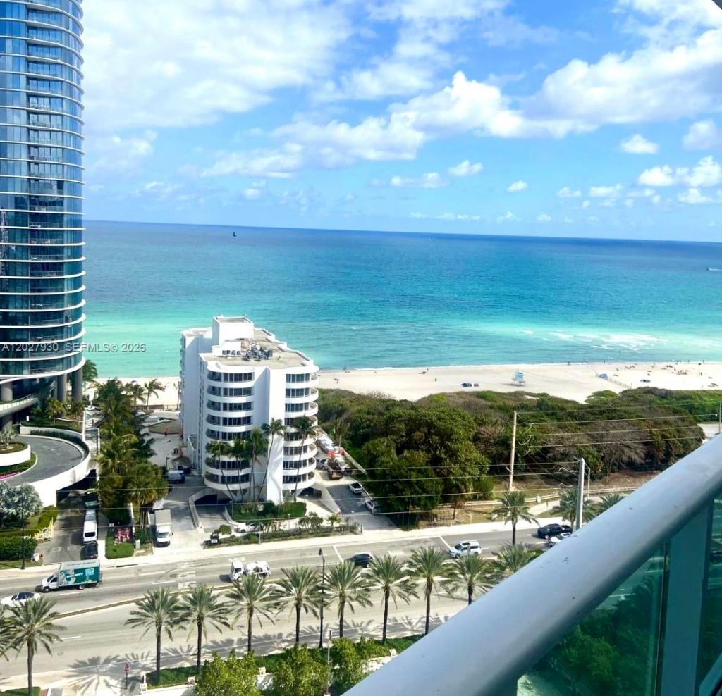 100 Bayview Dr , Unit 2014, Sunny Isles Beach, FL 33160 Photo