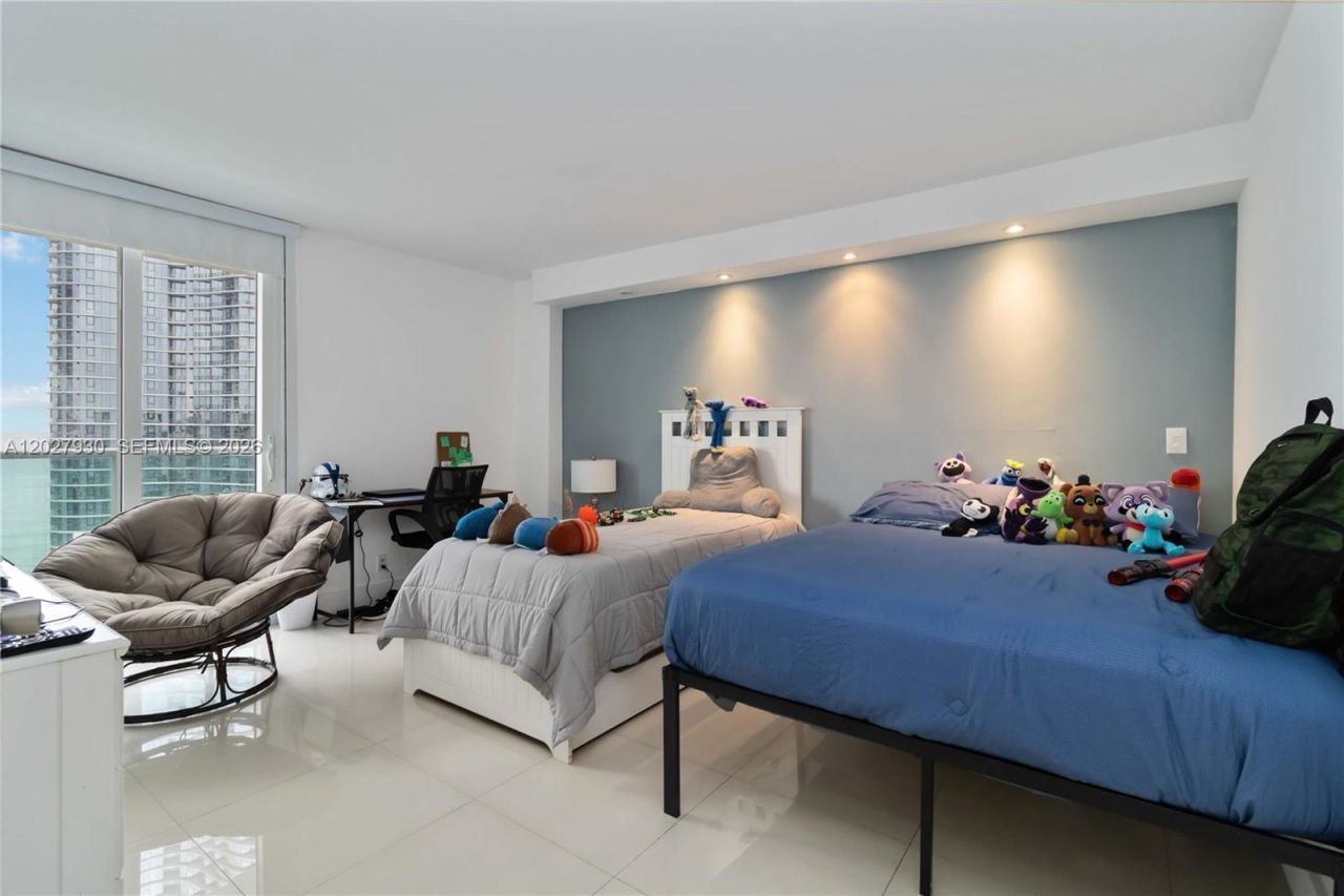 100 Bayview Dr , Unit 2014, Sunny Isles Beach, FL 33160 Photo