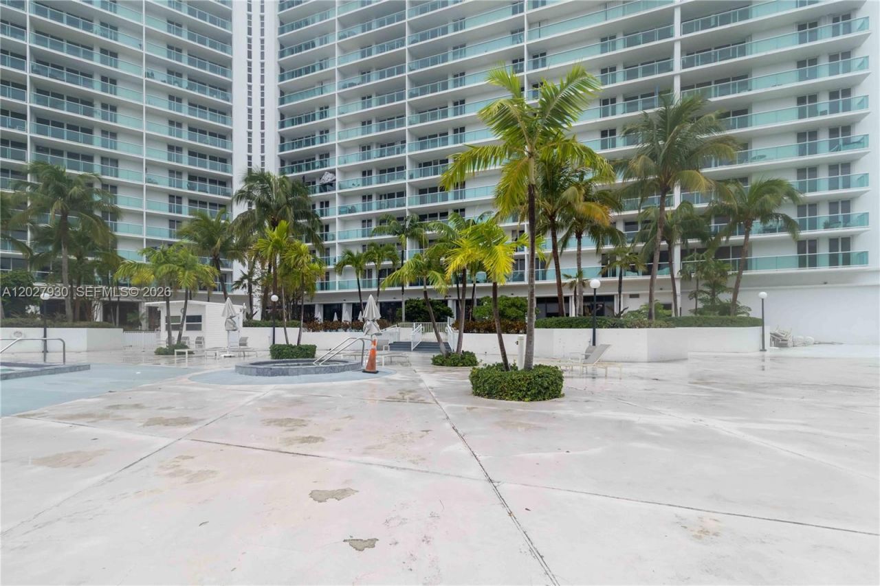 100 Bayview Dr , Unit 2014, Sunny Isles Beach, FL 33160 Photo