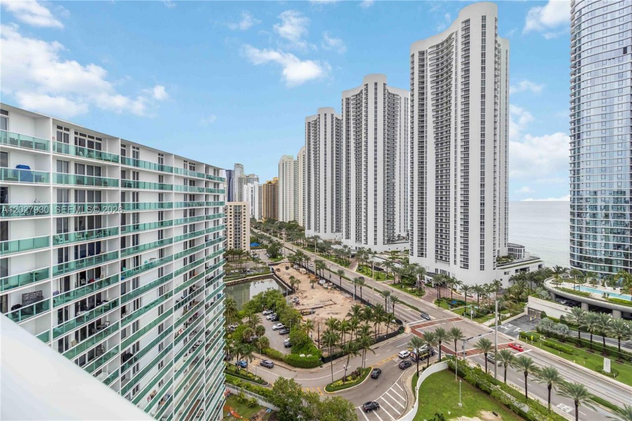 100 Bayview Dr , Unit 2014, Sunny Isles Beach, FL 33160 Photo