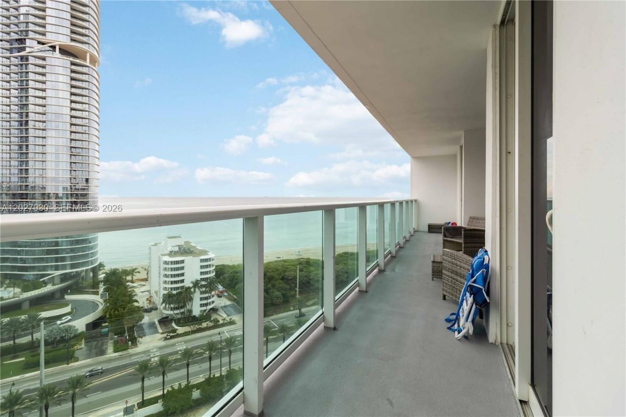 100 Bayview Dr , Unit 2014, Sunny Isles Beach, FL 33160 Photo