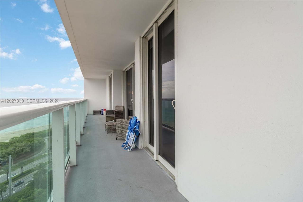 100 Bayview Dr , Unit 2014, Sunny Isles Beach, FL 33160 Photo