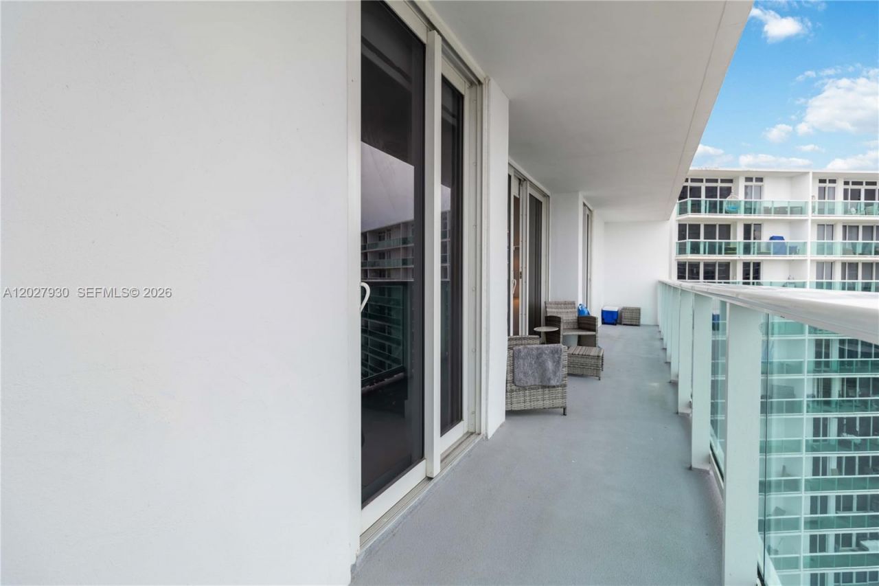 100 Bayview Dr , Unit 2014, Sunny Isles Beach, FL 33160 Photo