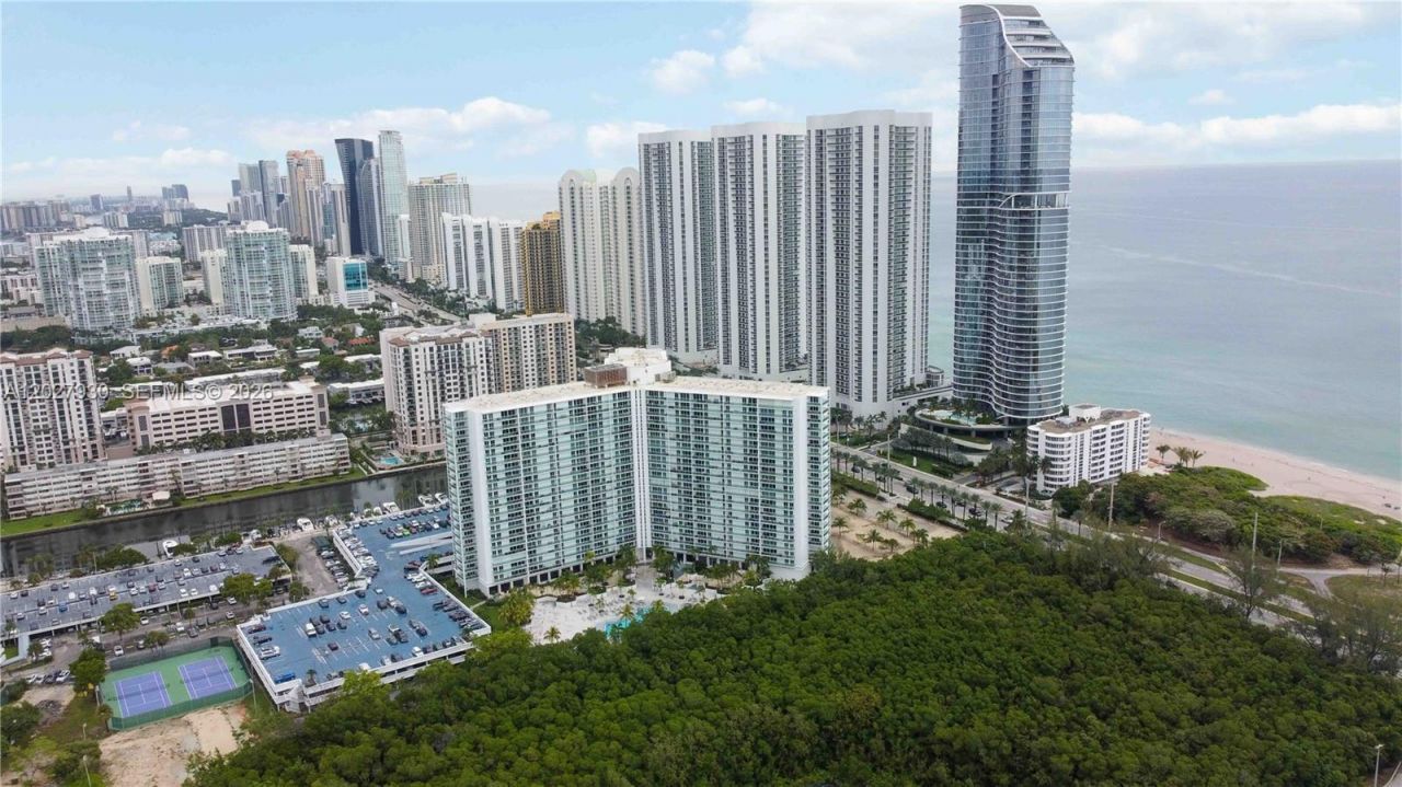 100 Bayview Dr , Unit 2014, Sunny Isles Beach, FL 33160 Photo