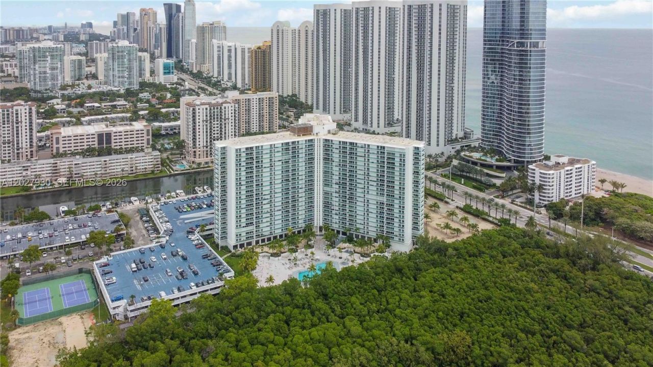 100 Bayview Dr , Unit 2014, Sunny Isles Beach, FL 33160 Photo