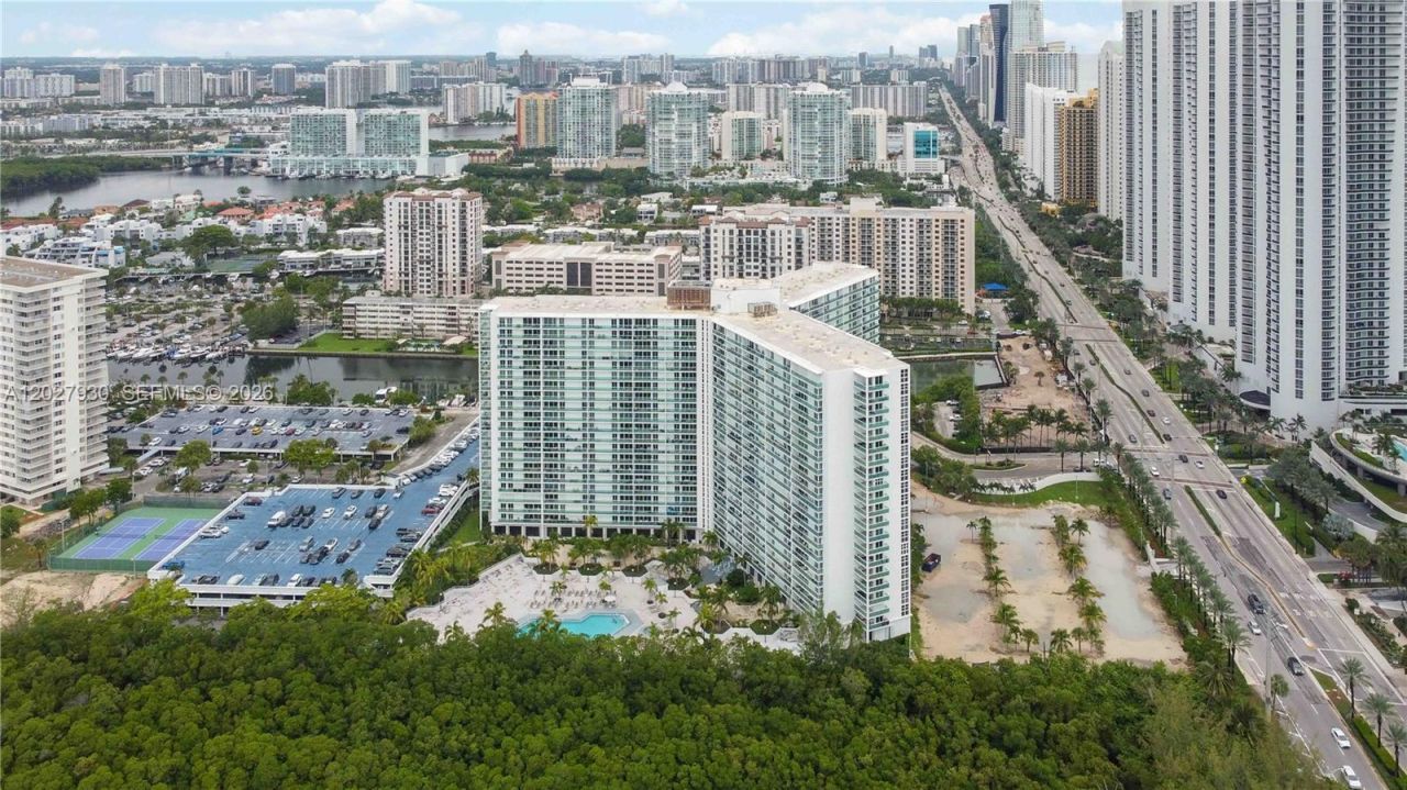 100 Bayview Dr , Unit 2014, Sunny Isles Beach, FL 33160 Photo