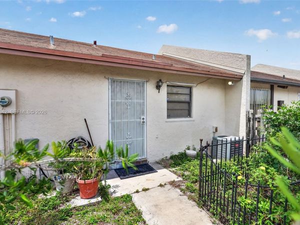 1427 Towhee St , Homestead, FL 33035