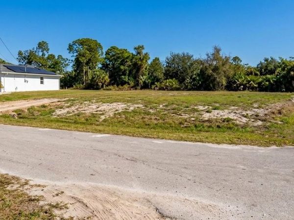 845 E Crevantas, Lehigh Acres, FL 33974