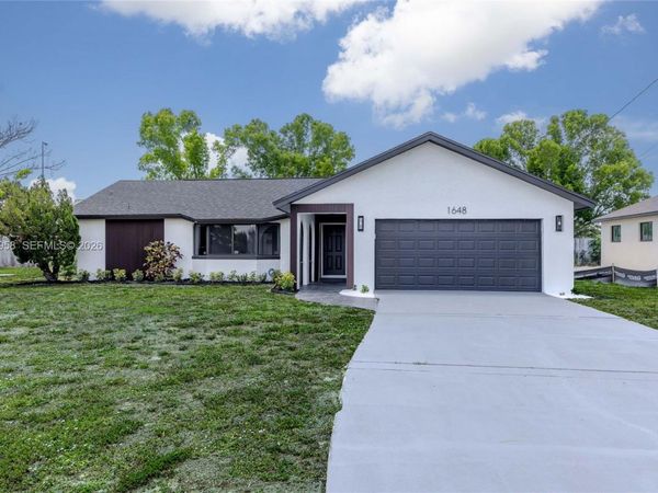 1648 Coral Point Dr , Cape Coral, FL 33990
