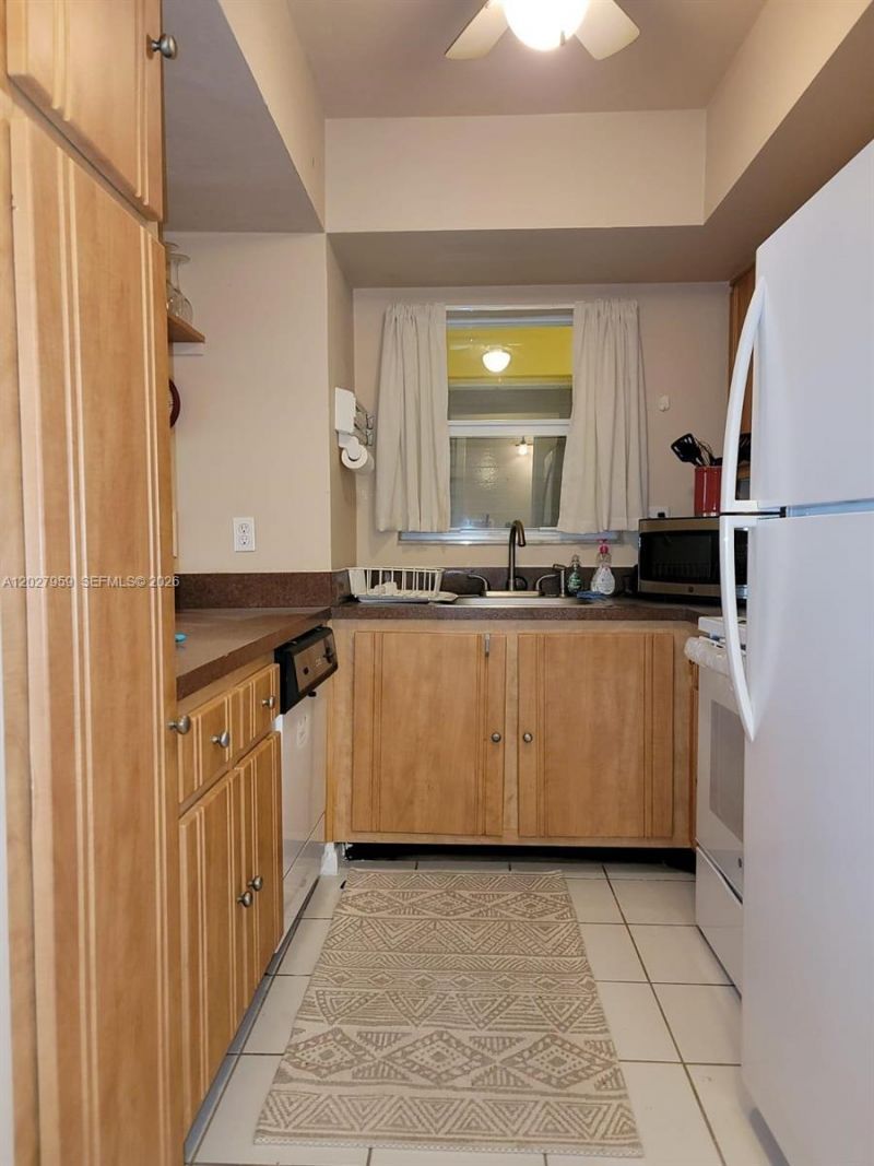 815 Middle River Dr , Unit 203, Fort Lauderdale, FL 33304 Photo