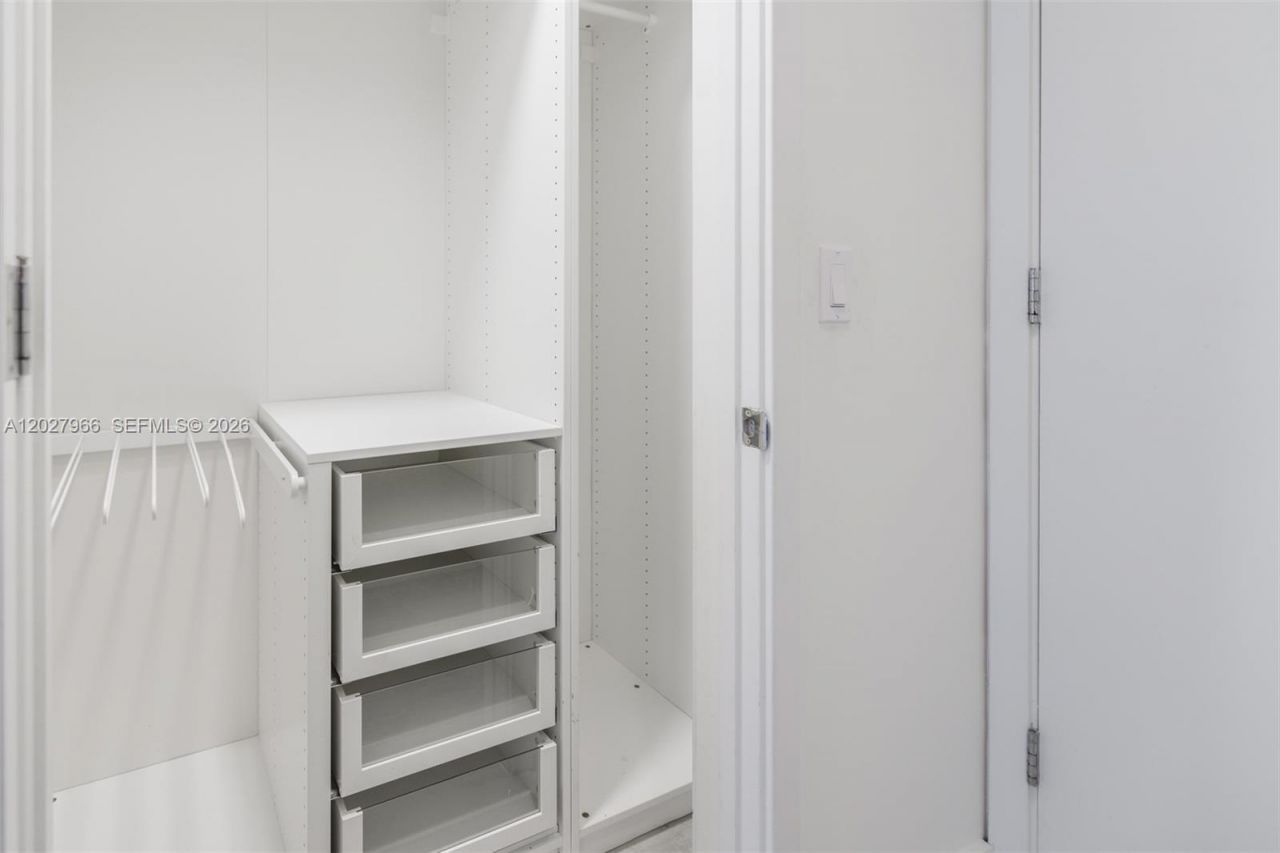 1010 Brickell Ave , Unit 4607, Miami, FL 33131 Photo