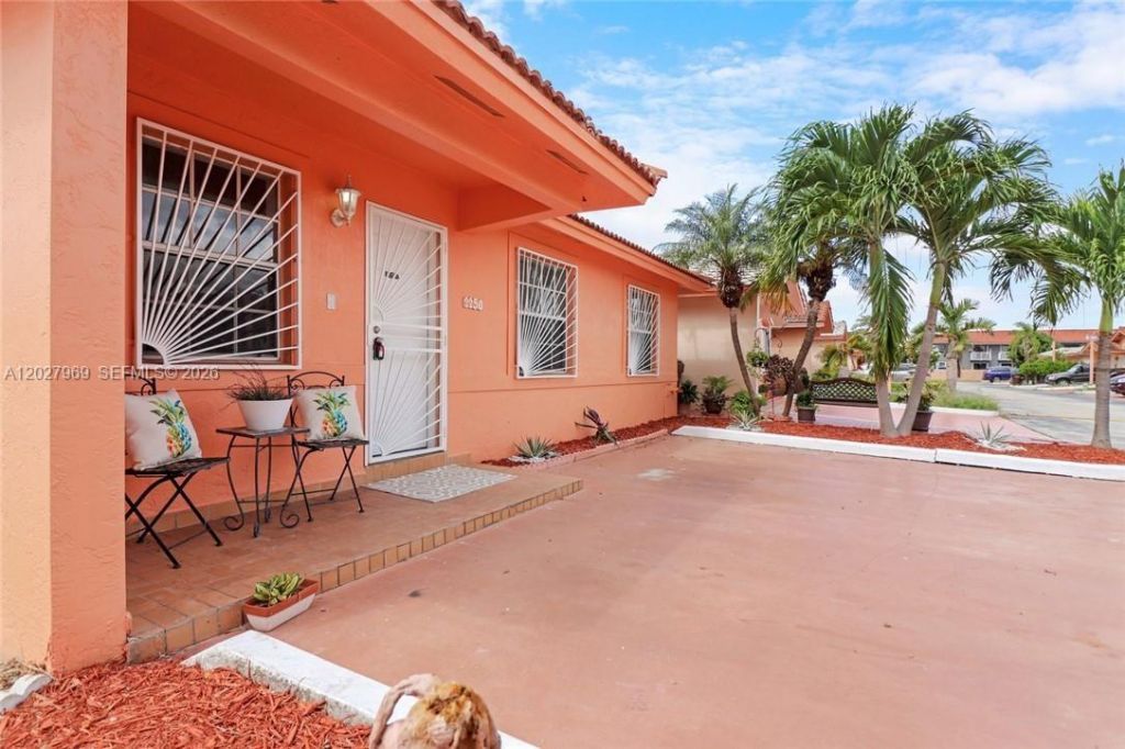 2250 W 74th Pl , Unit 8C, Hialeah, FL 33016 Photo