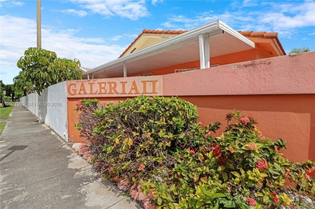2250 W 74th Pl , Unit 8C, Hialeah, FL 33016 Photo