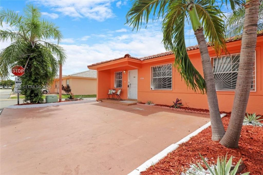 2250 W 74th Pl, Unit 8C, Hialeah, FL 33016 Photo