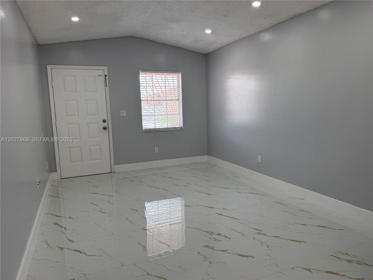 2250 W 74th Pl, Unit 8C, Hialeah, FL 33016 Photo