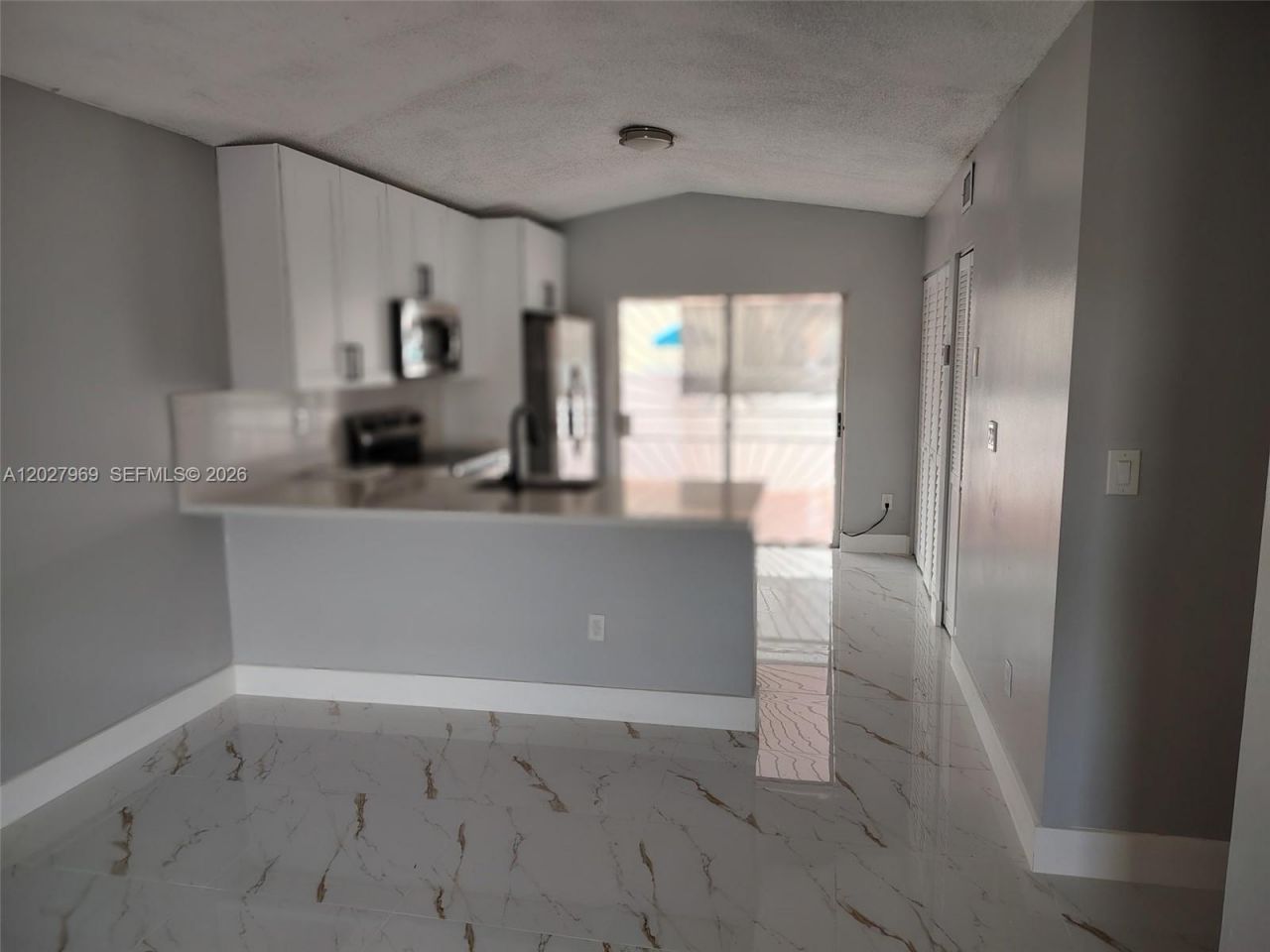 2250 W 74th Pl , Unit 8C, Hialeah, FL 33016 Photo