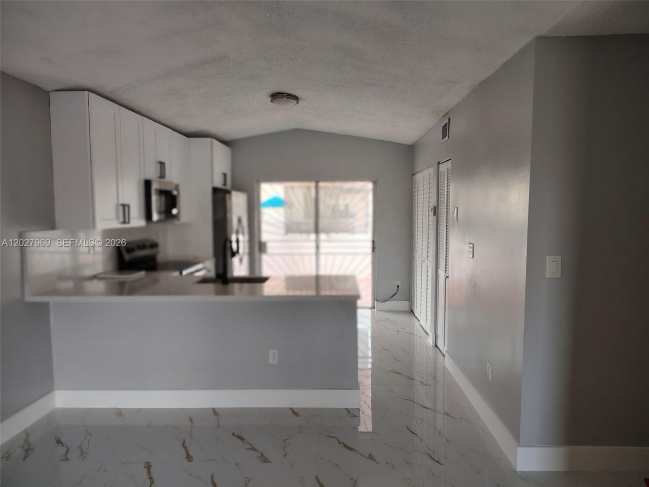 2250 W 74th Pl , Unit 8C, Hialeah, FL 33016 Photo