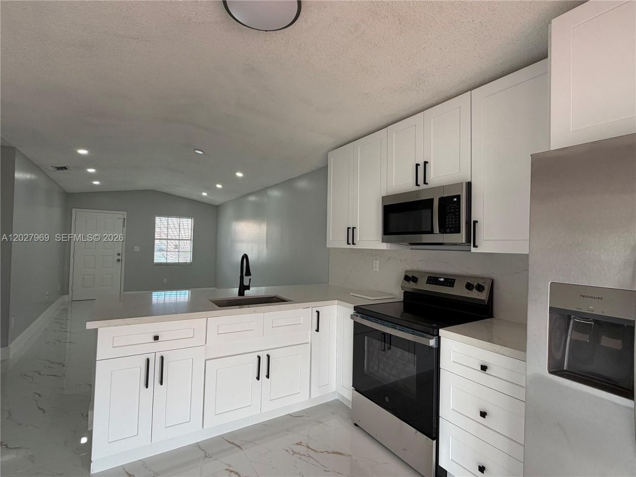 2250 W 74th Pl, Unit 8C, Hialeah, FL 33016 Photo