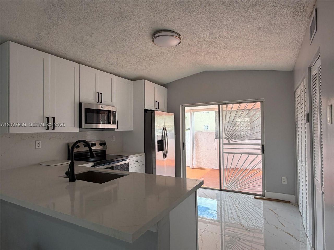 2250 W 74th Pl, Unit 8C, Hialeah, FL 33016 Photo