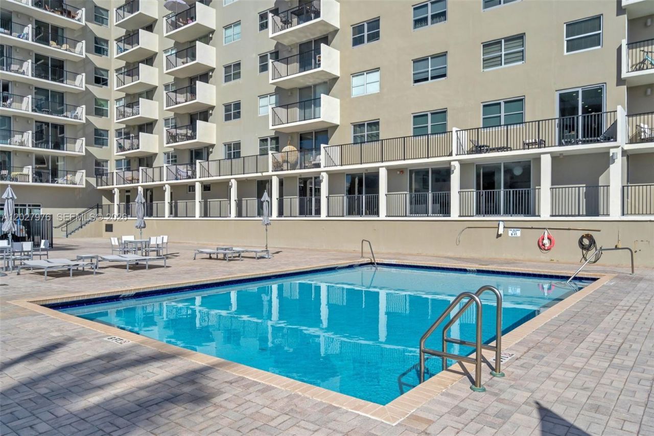 9273 Collins Ave , Unit 503, Surfside, FL 33154 Photo