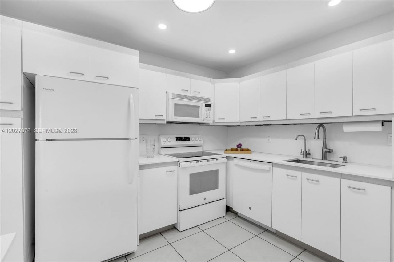 9273 Collins Ave , Unit 503, Surfside, FL 33154 Photo