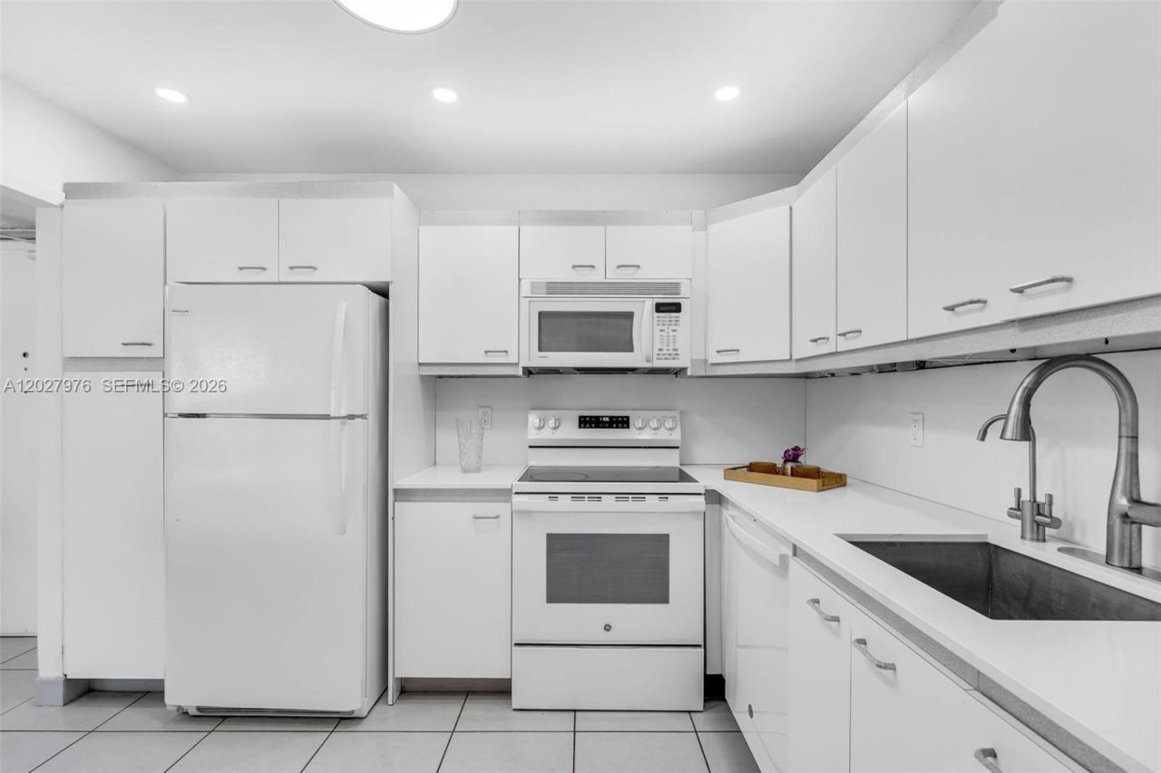 9273 Collins Ave , Unit 503, Surfside, FL 33154 Photo