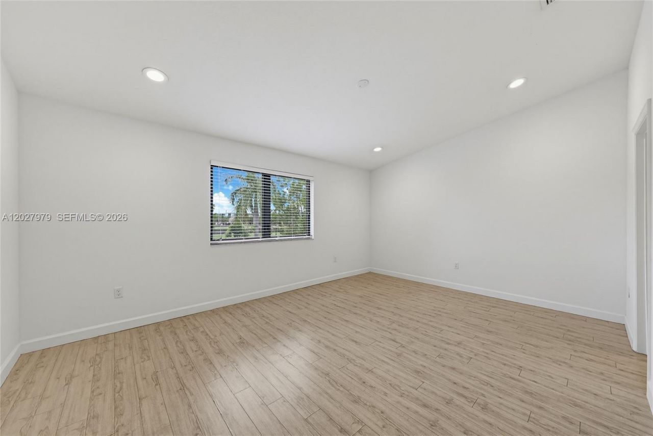 476 NE 194th Ter , Miami, FL 33179 Photo