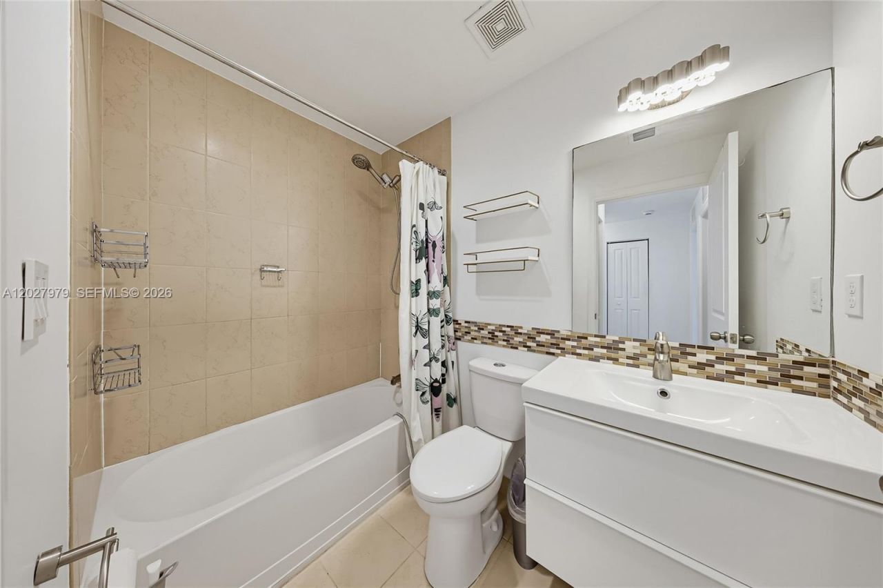 476 NE 194th Ter , Miami, FL 33179 Photo
