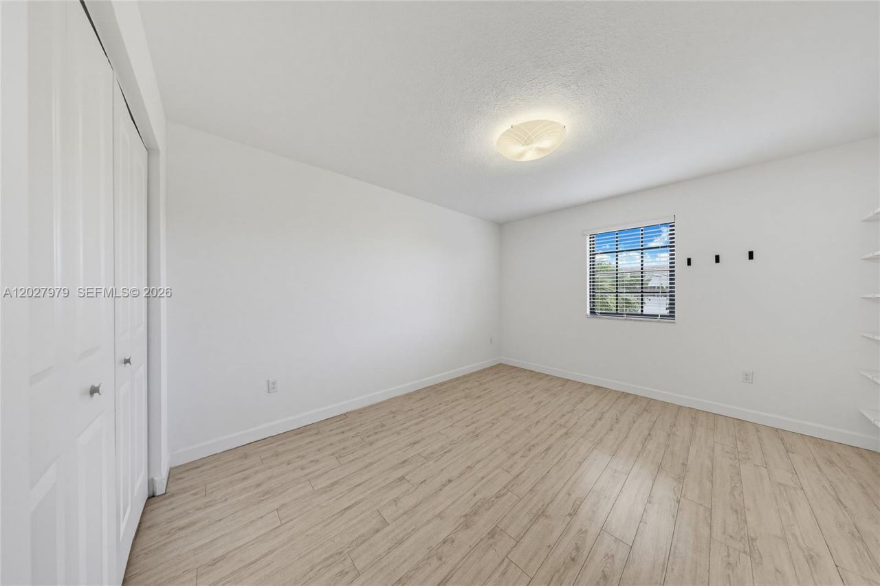 476 NE 194th Ter , Miami, FL 33179 Photo