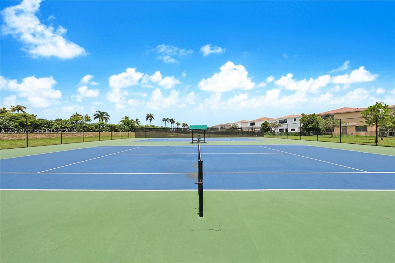 476 NE 194th Ter , Miami, FL 33179 Photo