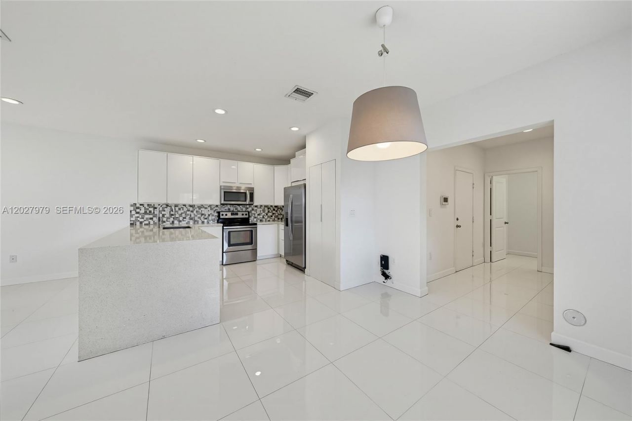 476 NE 194th Ter , Miami, FL 33179 Photo