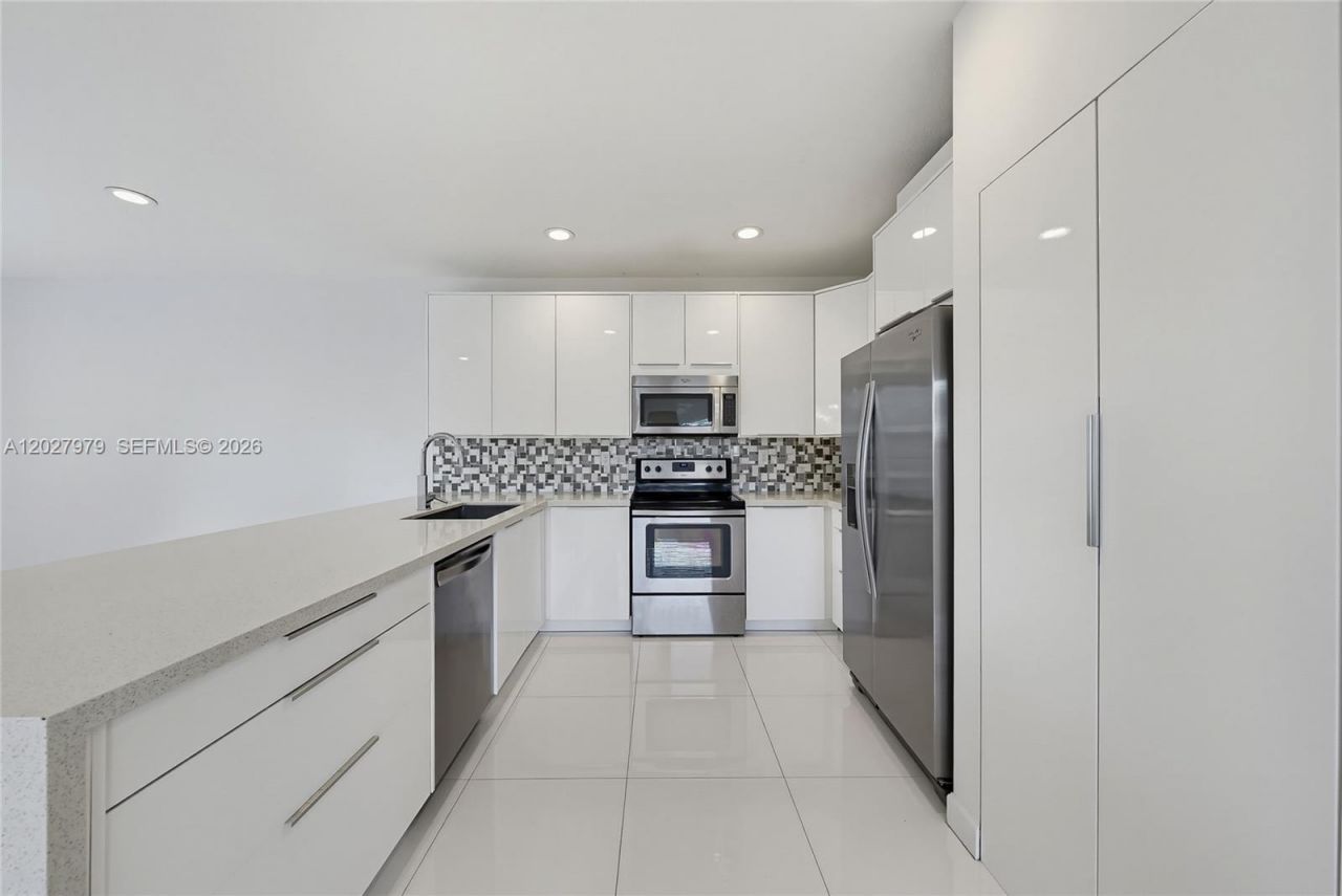 476 NE 194th Ter , Miami, FL 33179 Photo