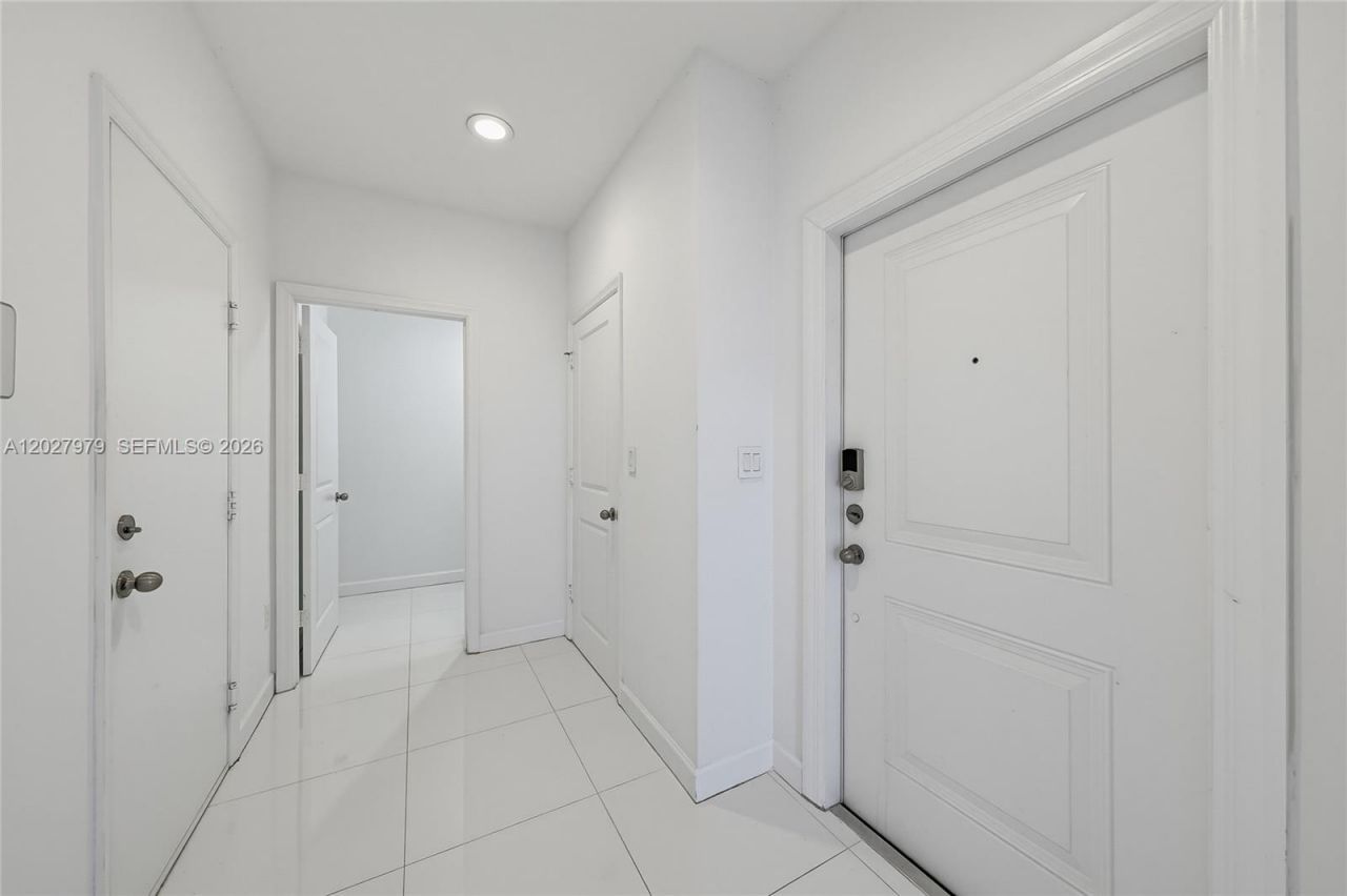 476 NE 194th Ter , Miami, FL 33179 Photo