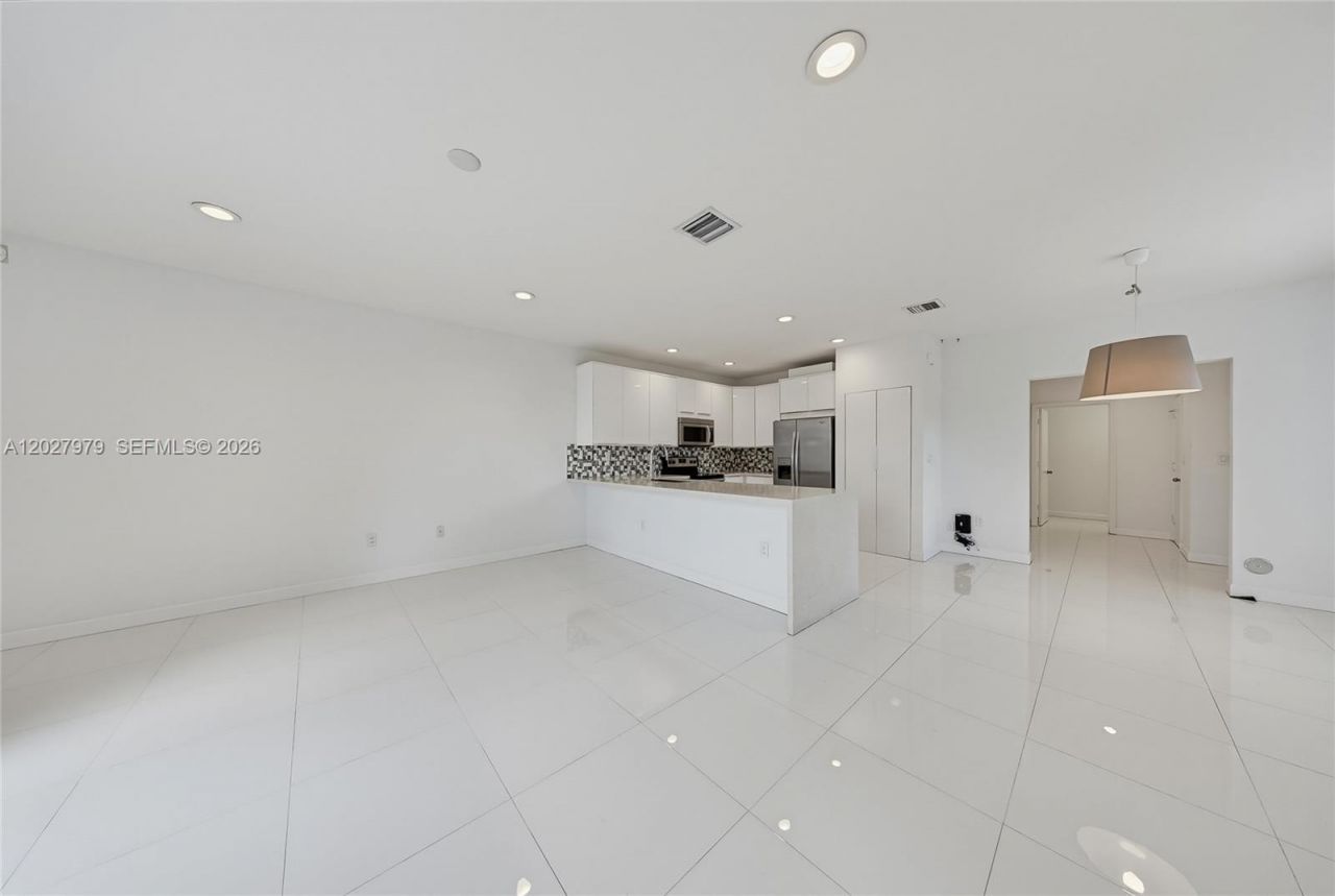476 NE 194th Ter , Miami, FL 33179 Photo
