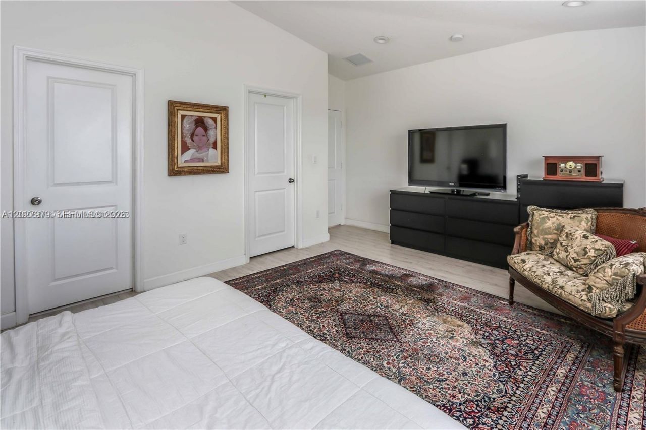 476 NE 194th Ter , Miami, FL 33179 Photo