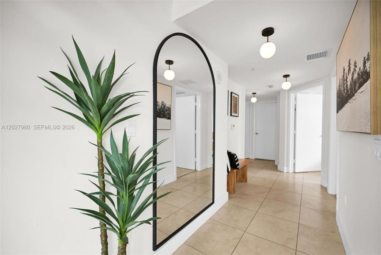 41 SE 5th St , Unit 517, Miami, FL 33131 Photo