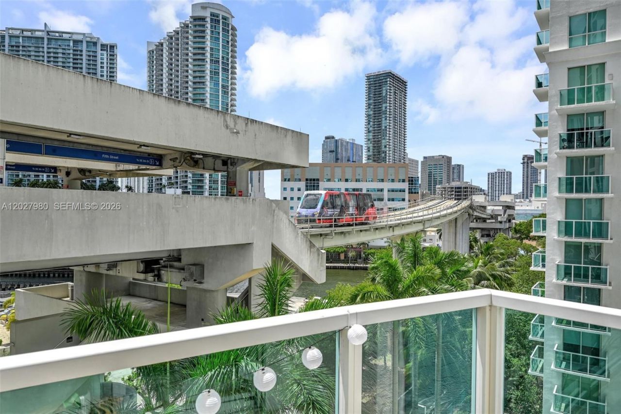 41 SE 5th St , Unit 517, Miami, FL 33131 Photo